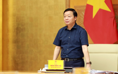 Phó Thủ tướng Trần Hồng Hà yêu cầu rà soát, làm rõ phạm vi điều chỉnh của các nghị định hướng dẫn thi hành Luật Đất đai năm 2024, không bỏ sót hay chồng chéo, trùng lặp - Ảnh: VGP/Minh Khôi