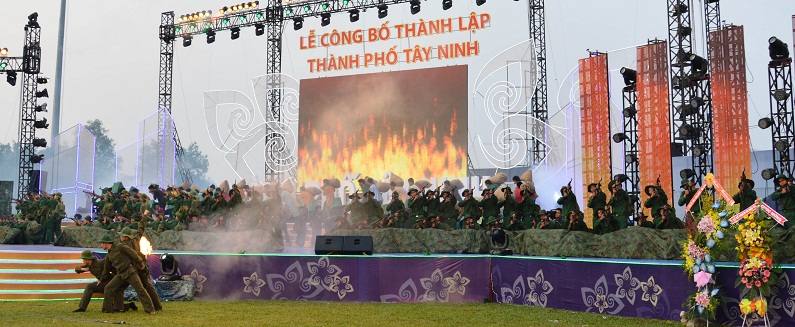 Rộn ràng, trang trọng lễ công bố thành lập thành phố Tây Ninh