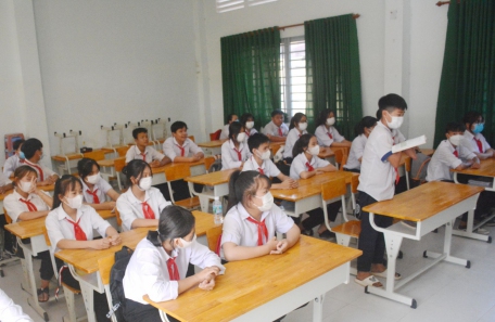 Học sinh Trường THCS Phước Vinh, huyện Châu Thành trong giờ học. Ảnh minh hoạ