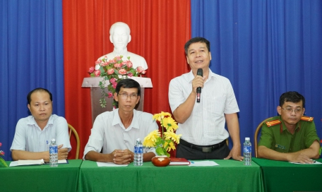 Ông Tô Nguyễn Nhị Linh- Chủ tịch UBND phường Ninh Sơn giải đáp các ý kiến của người dân