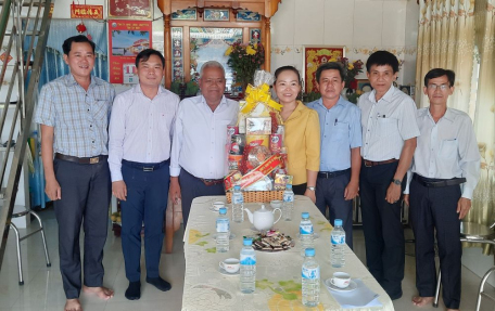 Lãnh đạo tỉnh, thành phố thăm, tặng quà nhân dịp tết Chol Chnam Thmay của đồng bào dân tộc Khmer, Tà Mun
