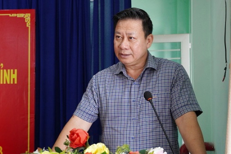 Chủ tịch UBND tỉnh Nguyễn Thanh Ngọc thông tin với cử tri về tình hình phát triển kinh tế - xã hội của tỉnh