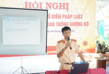 Công an thành phố Tây Ninh thực hiện đợt cao điểm tổng kiểm soát xe ô tô kinh doanh vận tải hành khách