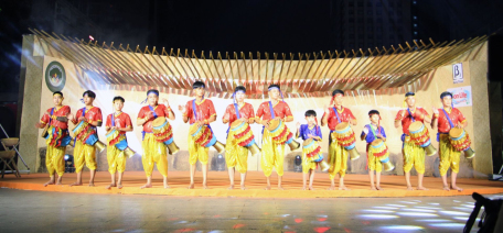 Biểu diễn múa trống Chhay-dăm của đồng bào Khmer ở Tây Ninh tại Liên hoan văn hoá nghệ thuật dân gian Việt Nam năm 2023 diễn ra tại TP. Hồ Chí Minh