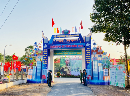 Cổng Hội trại “Tuổi trẻ tòng quân” Thành phố Tây Ninh năm 2024