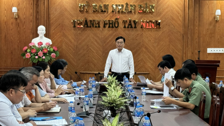 Đoàn công tác của tỉnh thẩm tra hồ sơ, đánh giá thực tế kết quả xây dựng nông thôn mới trên địa bàn thành phố Tây Ninh