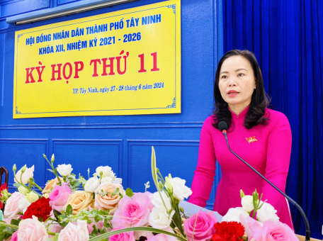 Bà Nguyễn Thị Hồng Loan- Phó Bí thư Thường trực Thành ủy, Chủ tịch HĐND Thành phố phát biểu khai mạc kỳ họp
