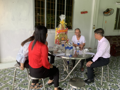 Bí thư Thành ủy thăm các gia đình chính sách, người có công trên địa bàn phường Hiệp Ninh