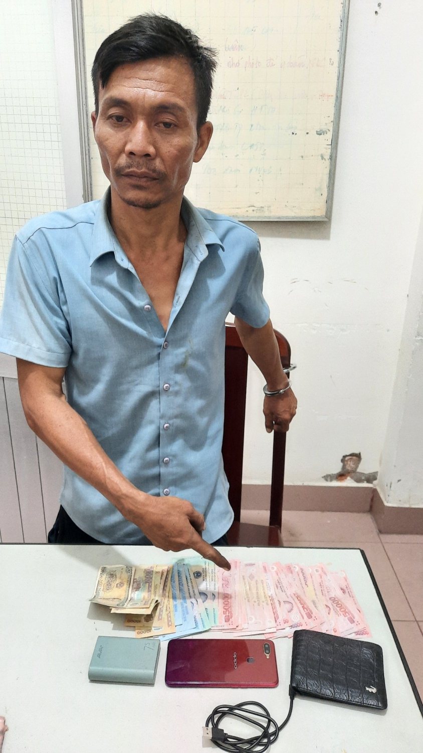 Công an thành phố Tây Ninh bắt kẻ trộm ở tiệm tạp hoá
