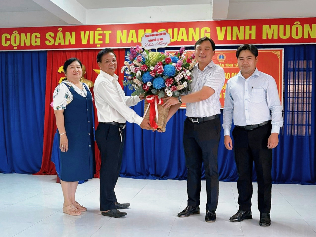 Lãnh đạo thành phố Tây Ninh chúc mừng Toà án nhân dân thành phố Tây Ninh nhân kỷ niệm 78 năm Ngày truyền thống ngành Toà án Nhân dân (13/9/1945 – 13/9/2023)