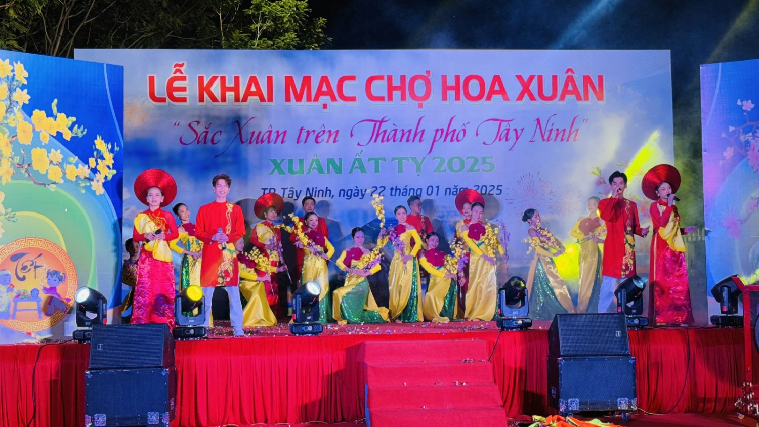 Tiết mục văn nghệ khai mạc